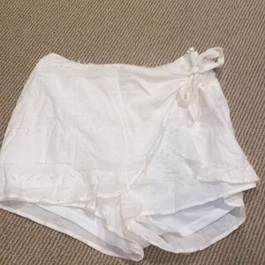 White textured skort